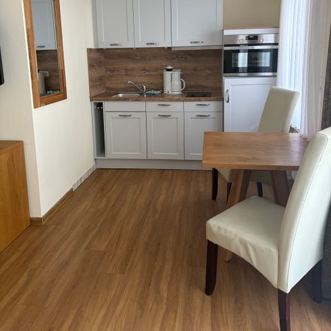 APARTMENT 2 people