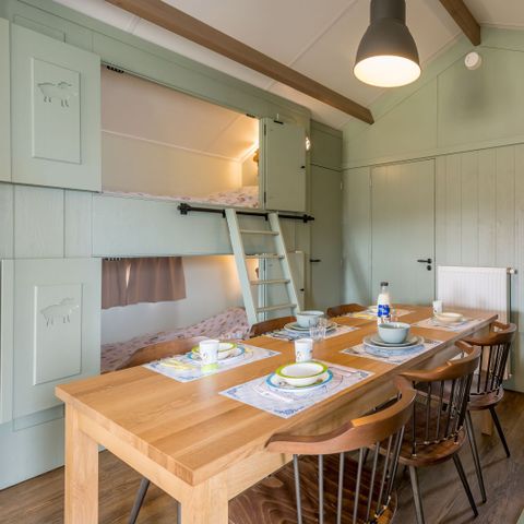 HOUSE 6 people - Mike & Molly Sheepfold