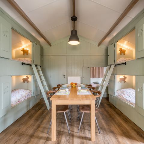 HOUSE 6 people - Mike & Molly Sheepfold