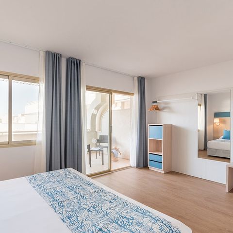 BEDROOM 2 people - Hotel room Double - Adapted for PMR - Balcony C2A