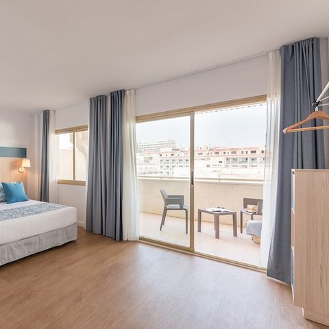 BEDROOM 2 people - Hotel room Double - Adapted for PMR - Balcony C2A