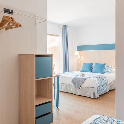 BEDROOM 3 people - Standard hotel room C3