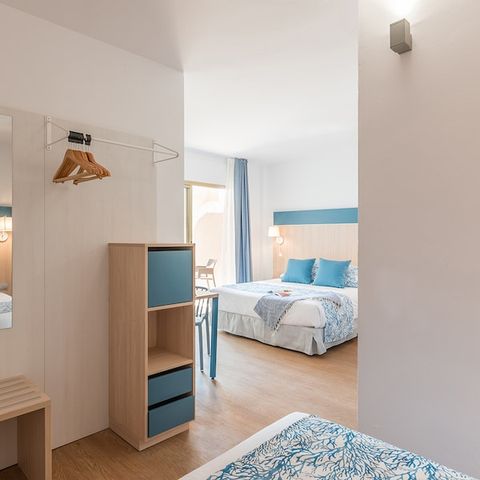 BEDROOM 3 people - Standard hotel room C3