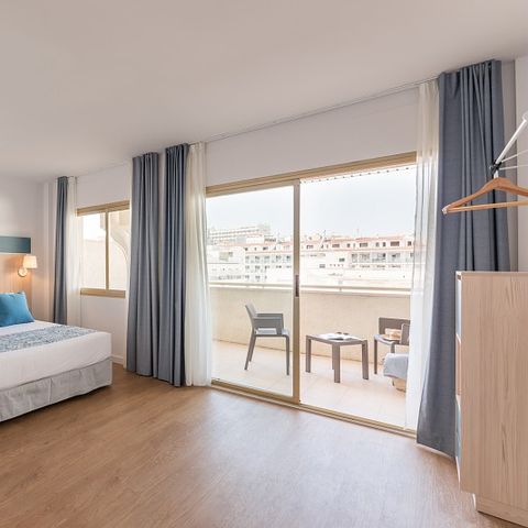 BEDROOM 2 people - Standard hotel room C2