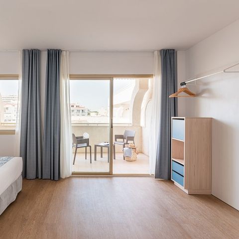 BEDROOM 2 people - Standard hotel room C2