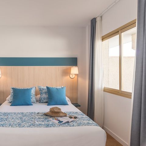 BEDROOM 2 people - Standard hotel room C2