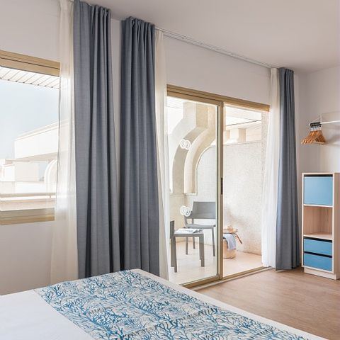 BEDROOM 2 people - Standard hotel room C2