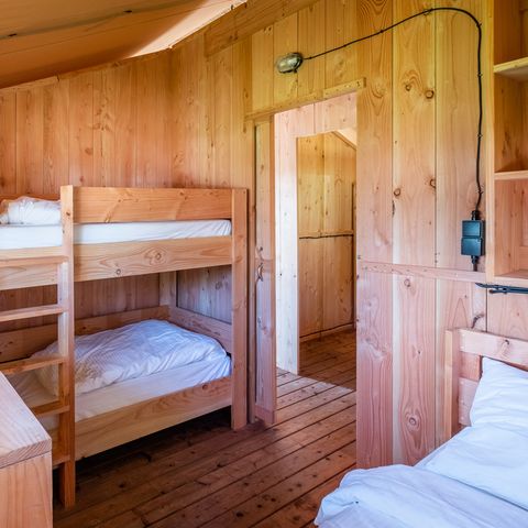 Canvas and wooden tent 5 persons - Comfort with private hot tub (4+1)