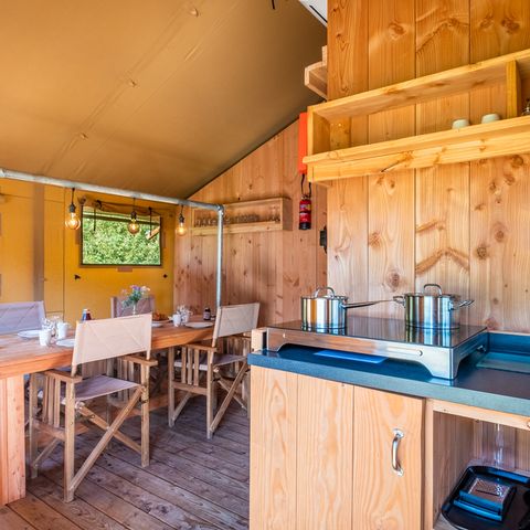 Canvas and wooden tent 5 persons - Comfort with private hot tub (4+1)