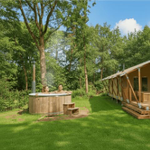 Canvas and wooden tent 5 persons - Comfort with private hot tub (4+1)