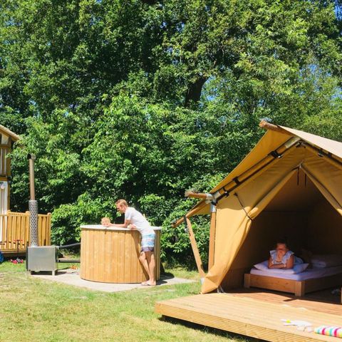 Canvas and wooden tent 6 persons - Airlodge 2.0 Family Hot tub
