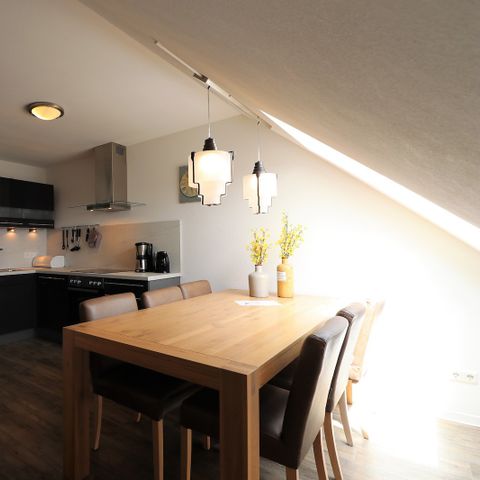 APARTMENT 6 people - attractive penthouse right by the ski slope