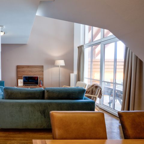APARTMENT 6 people - attractive penthouse right by the piste