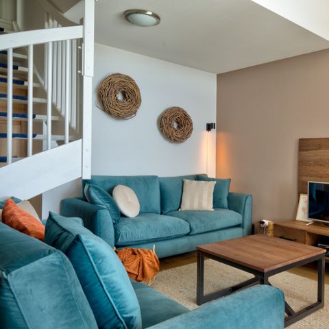 APARTMENT 6 people - attractive penthouse right by the piste