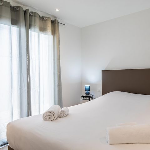 APARTMENT 6 people - - 2 bedrooms - Air conditioned - Terrace