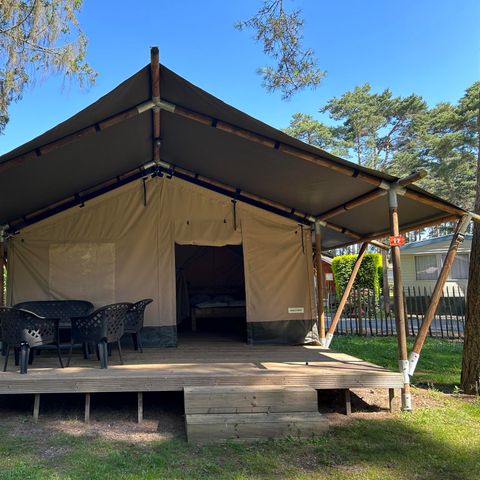 CANVAS AND WOOD TENT 4 people