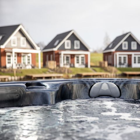 Villa 6 persons - Water villa with jacuzzi