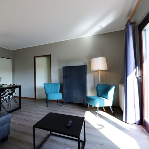 HOUSE 6 people - atmospheric near centre