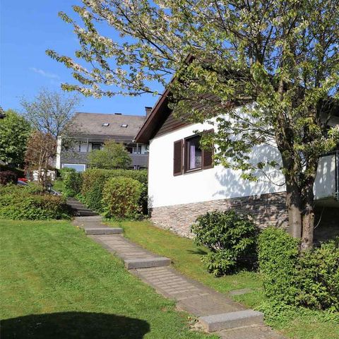 HOUSE 6 people - atmospheric near centre