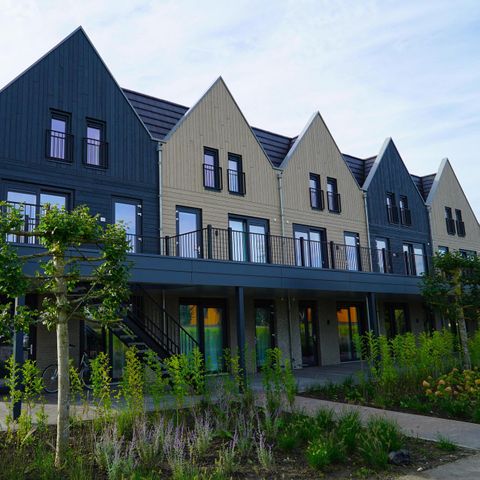 APARTMENT 8 people - The Shipyard 8