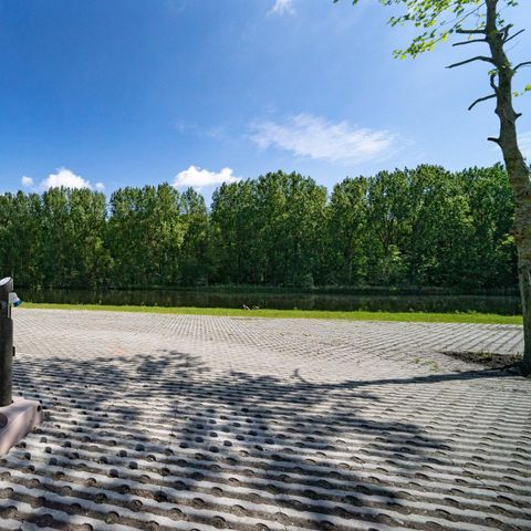 Pitch - Comfort L motorhome site by the water
