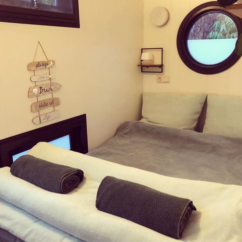 STUDIO 2 people - The White Houseboat