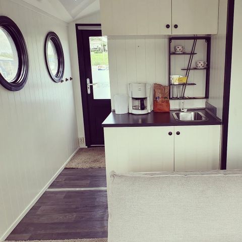 STUDIO 2 people - The White Houseboat