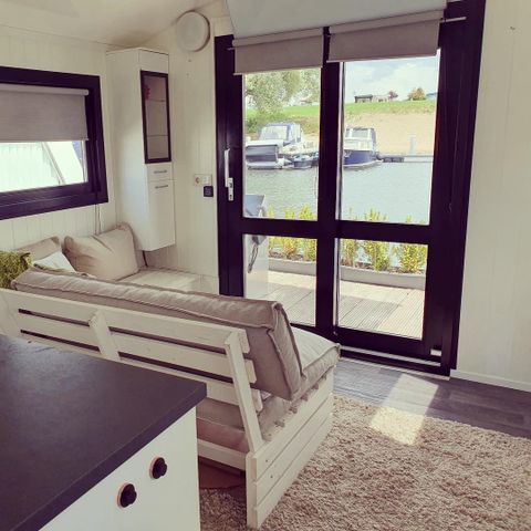 STUDIO 2 people - The White Houseboat