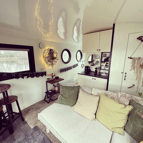STUDIO 2 people - The White Houseboat