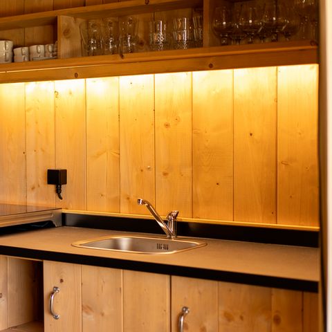 CANVAS AND WOOD TENT 6 people