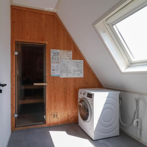 Group accommodation 10 persons - Beachvilla Royaal with Wellness Jacuzzi & Sauna