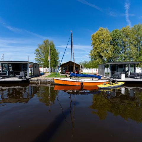 UNUSUAL ACCOMMODATION 4 people - Houseboat Heeg