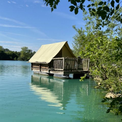 UNUSUAL ACCOMMODATION 2 people - Floating lake hut