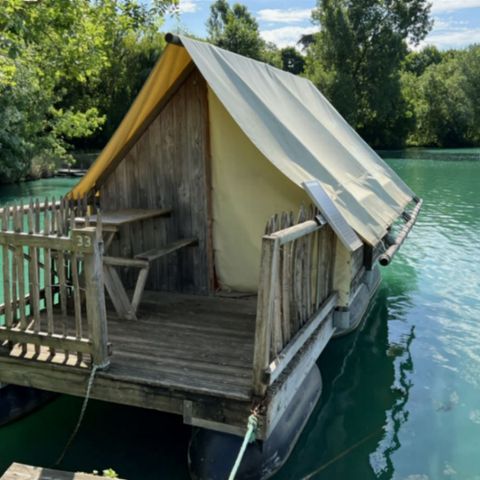 UNUSUAL ACCOMMODATION 2 people - Floating lake hut