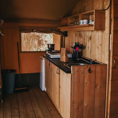 CANVAS AND WOOD TENT 4 people - including sanitary facilities