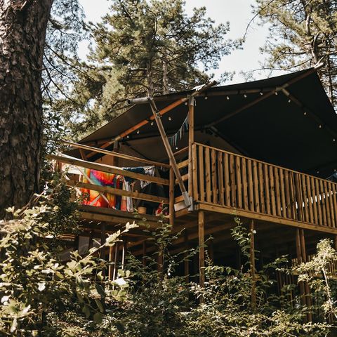 Canvas and wooden tent 4 persons - including sanitary facilities