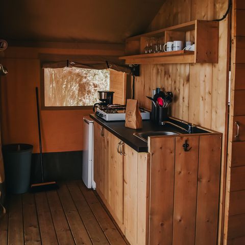 Canvas and wooden tent 4 persons - including sanitary facilities