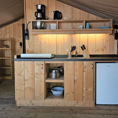 Canvas and wooden tent 6 persons - including sanitary facilities