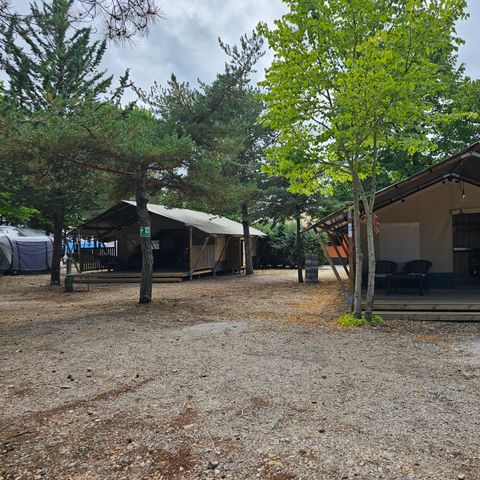 Canvas and wooden tent 6 persons - including sanitary facilities