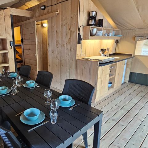 Canvas and wooden tent 6 persons - including sanitary facilities