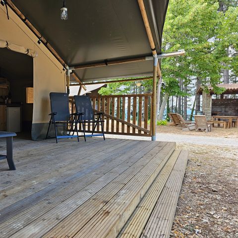 Canvas and wooden tent 6 persons - including sanitary facilities
