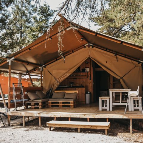 Canvas and wooden tent 4 persons - including sanitary facilities