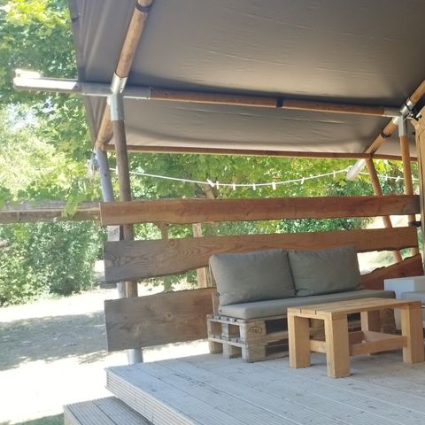Canvas and wooden tent 5 persons - including sanitary facilities