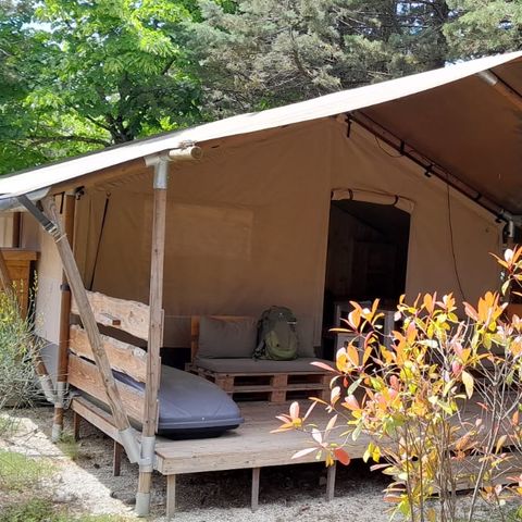 CANVAS AND WOOD TENT 5 people - including sanitary facilities
