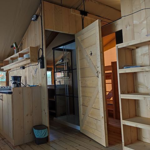 Canvas and wooden tent 5 persons - including sanitary facilities