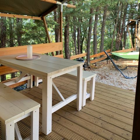 Canvas and wooden tent 5 persons - including sanitary facilities