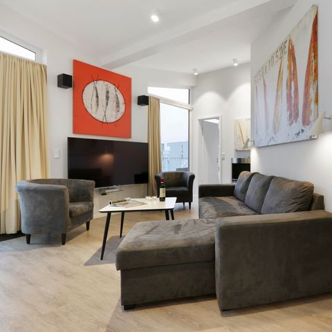 HOUSE 8 people - 8LP