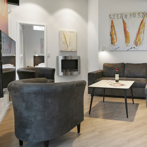 HOUSE 8 people - 8LP