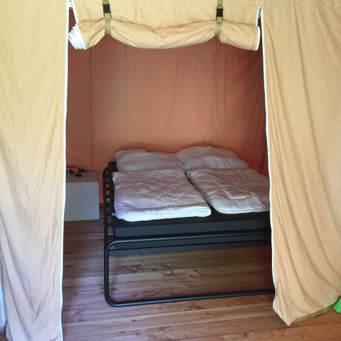 CANVAS AND WOOD TENT 6 people - incl. private sanitary unit