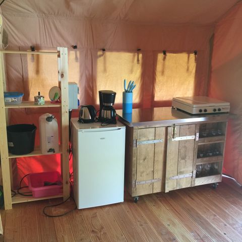 Canvas and wooden tent 6 persons - including a private bathroom unit